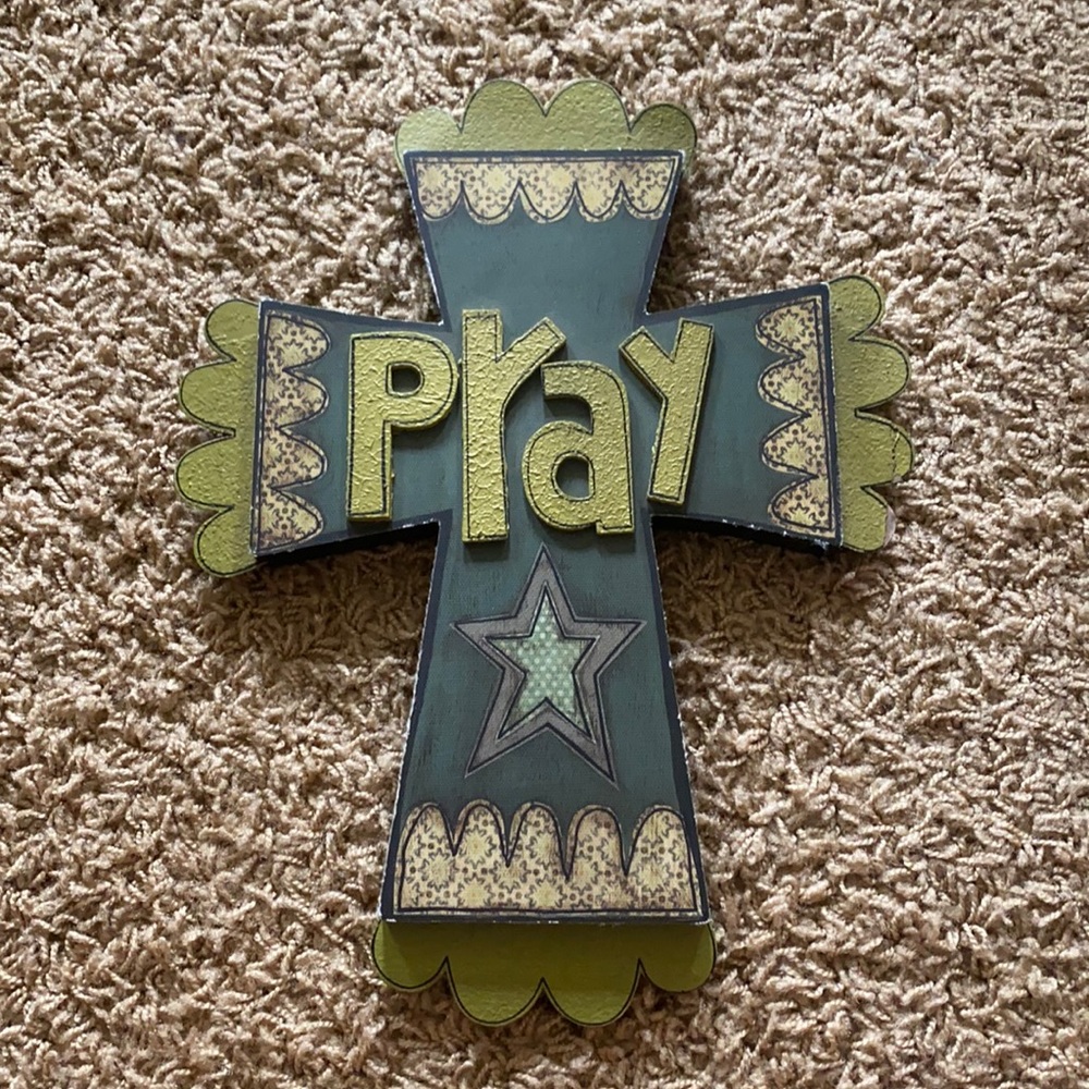 ‘PRAY’ Green Wall Cross
